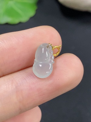 F42968718 翡翠葫芦挂件 18K金 货品总重约0.5克