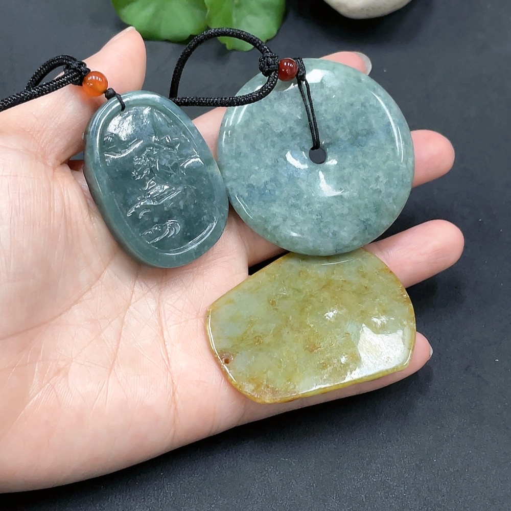 F18988878 Jadeite Pendant