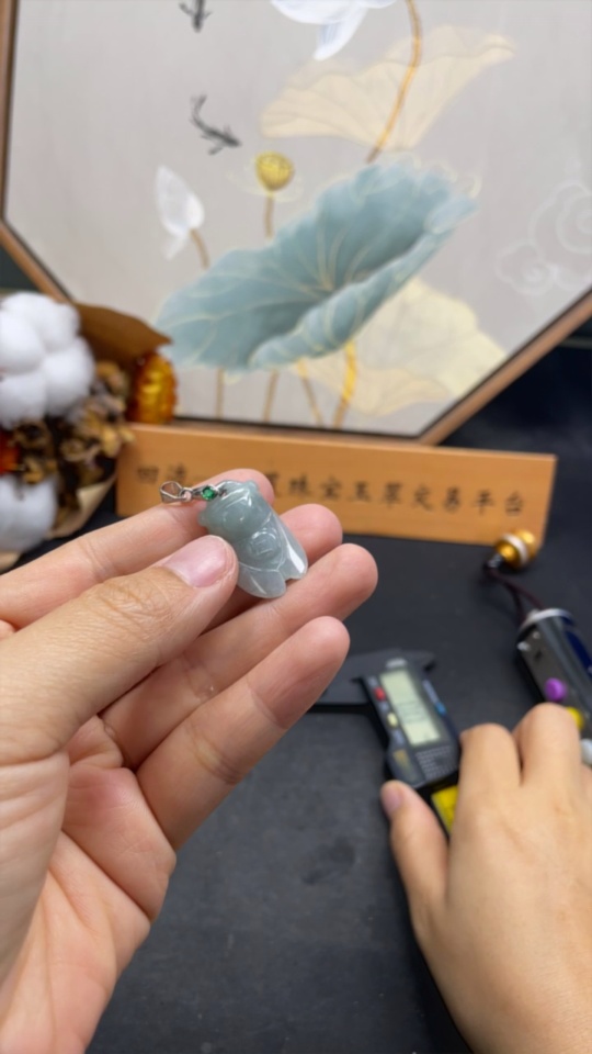 F29436553 Jadeite Pendant Non-Gold with Non-A Grade Beads Total Weight Approx. 5.62g