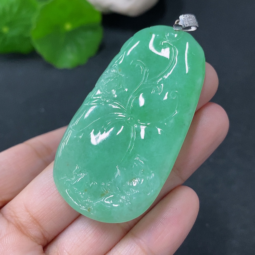F32733002 Jadeite Pendant Lotus Leaf with 18k Gold and Diamond Accent, Total Weight Approx. 17.5g