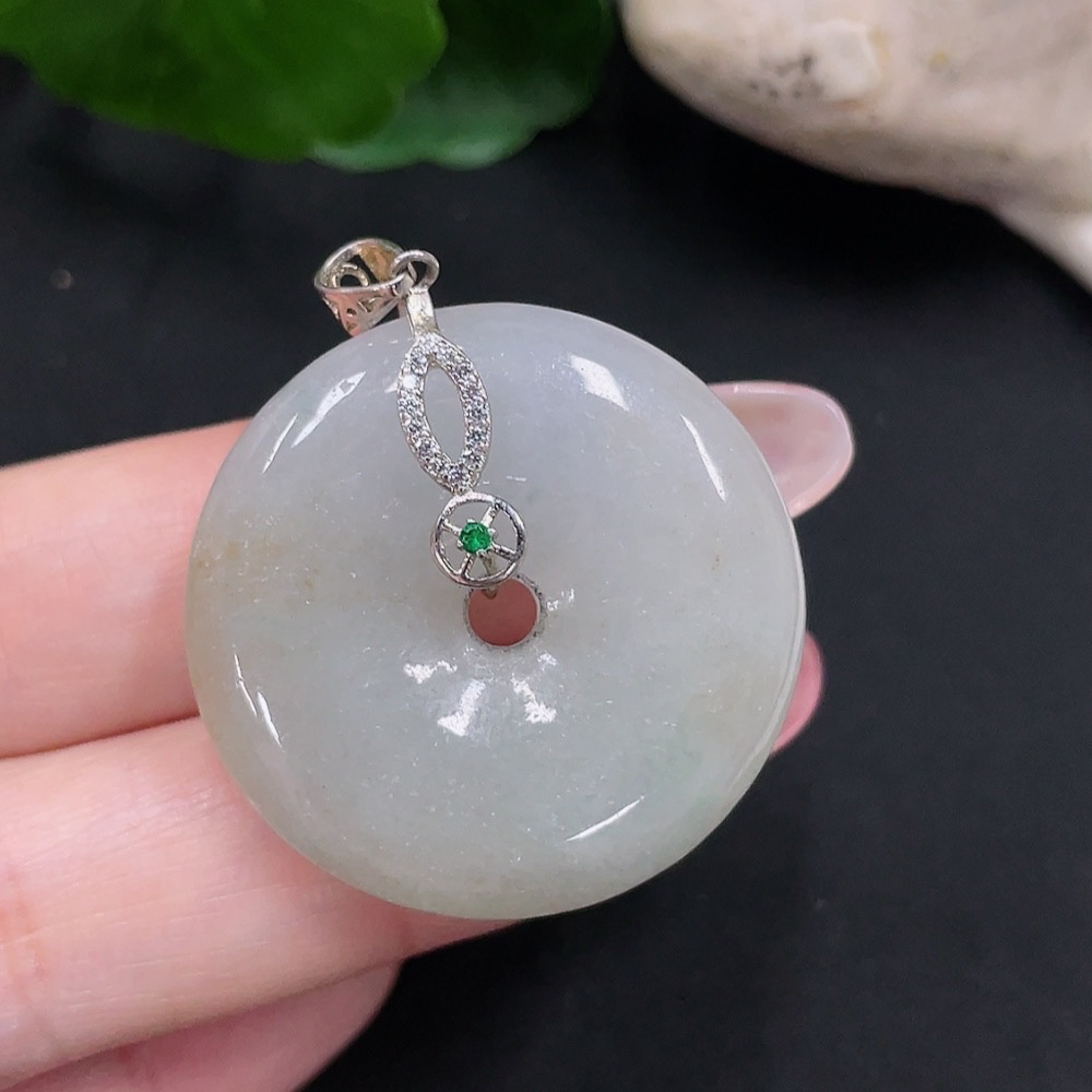 F34013534 Jadeite Pendant + Beads Sell as a Lot (Non-Gold Inlaid)