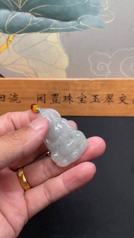 F32757816 Jadeite Guanyin Pendant with a total weight of approximately 18.1 grams (including rope weight) and non-jadeite beads