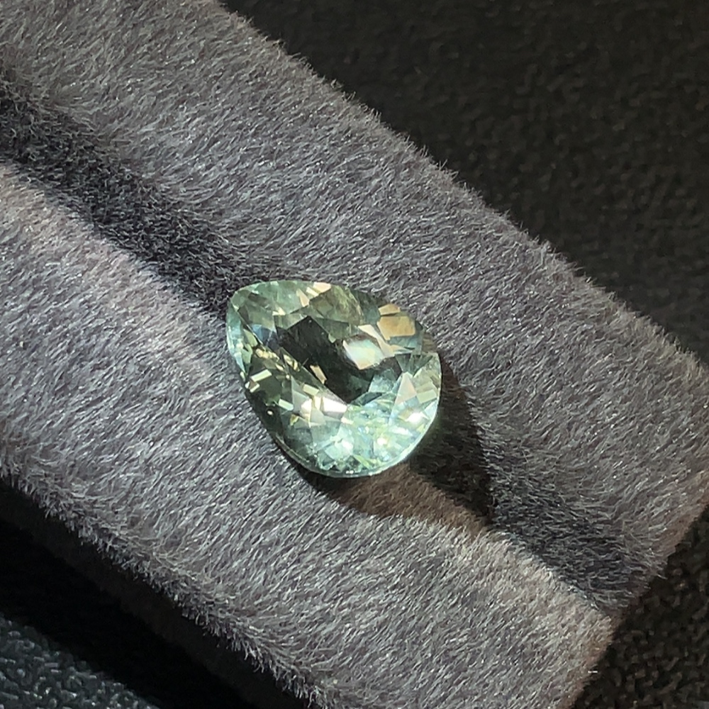 C24796034 Crystal Rough Stone Total Weight Approx. 7.58 Carats