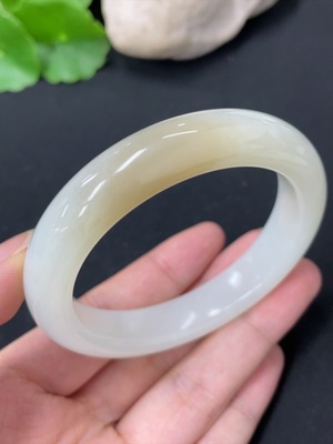 H43185855 和田玉正圈手镯    圈口55.2    货品总重约54.5g