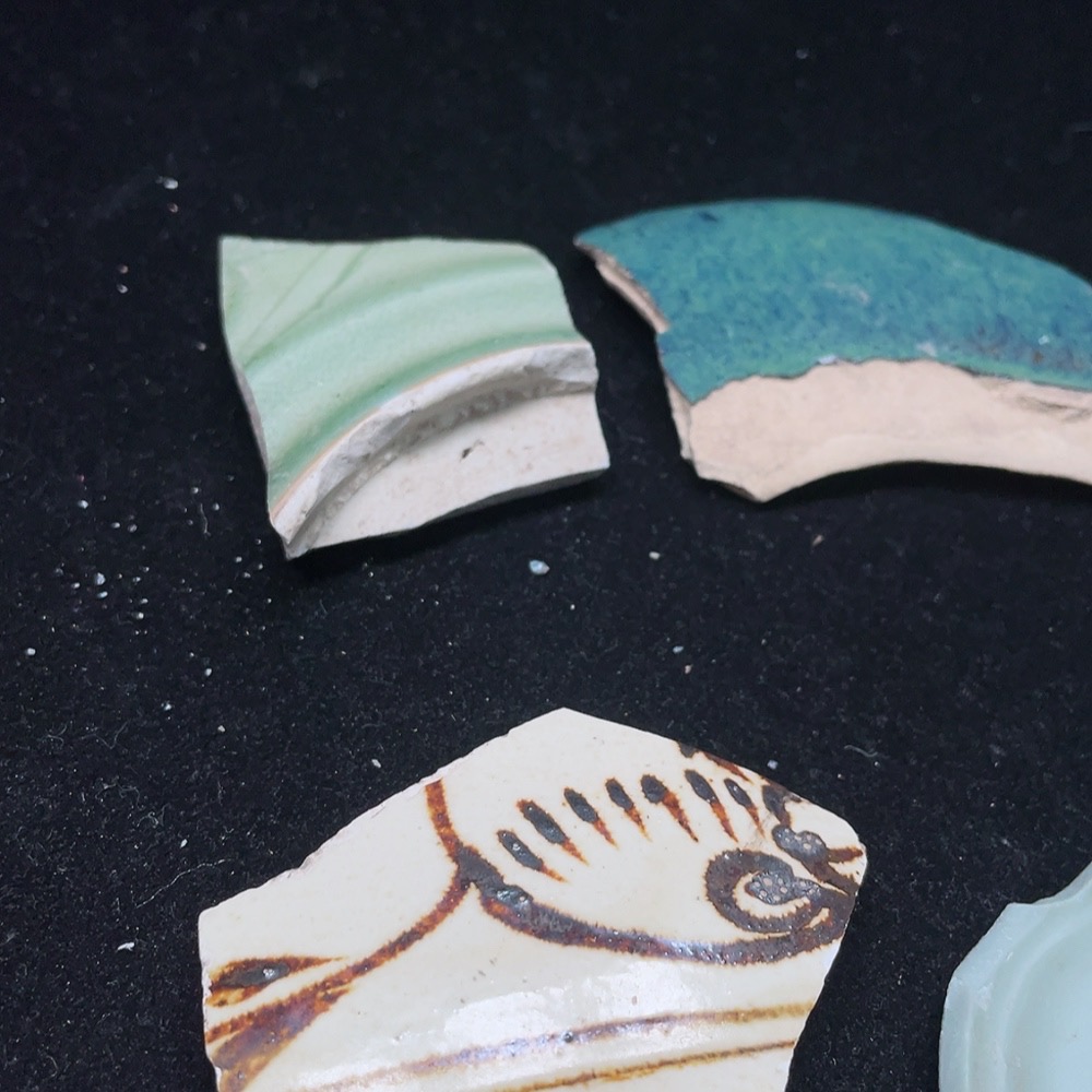 W25842679 High ancient colored glaze ceramic fragment (actual size prevails)