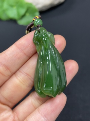H40797615 和田玉碧玉挂件    玉兰花   货品总重约（含绳）19g