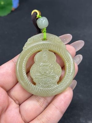 H41946840 和田玉挂件    大日如来   非金   货品总重约（含绳）40.6g