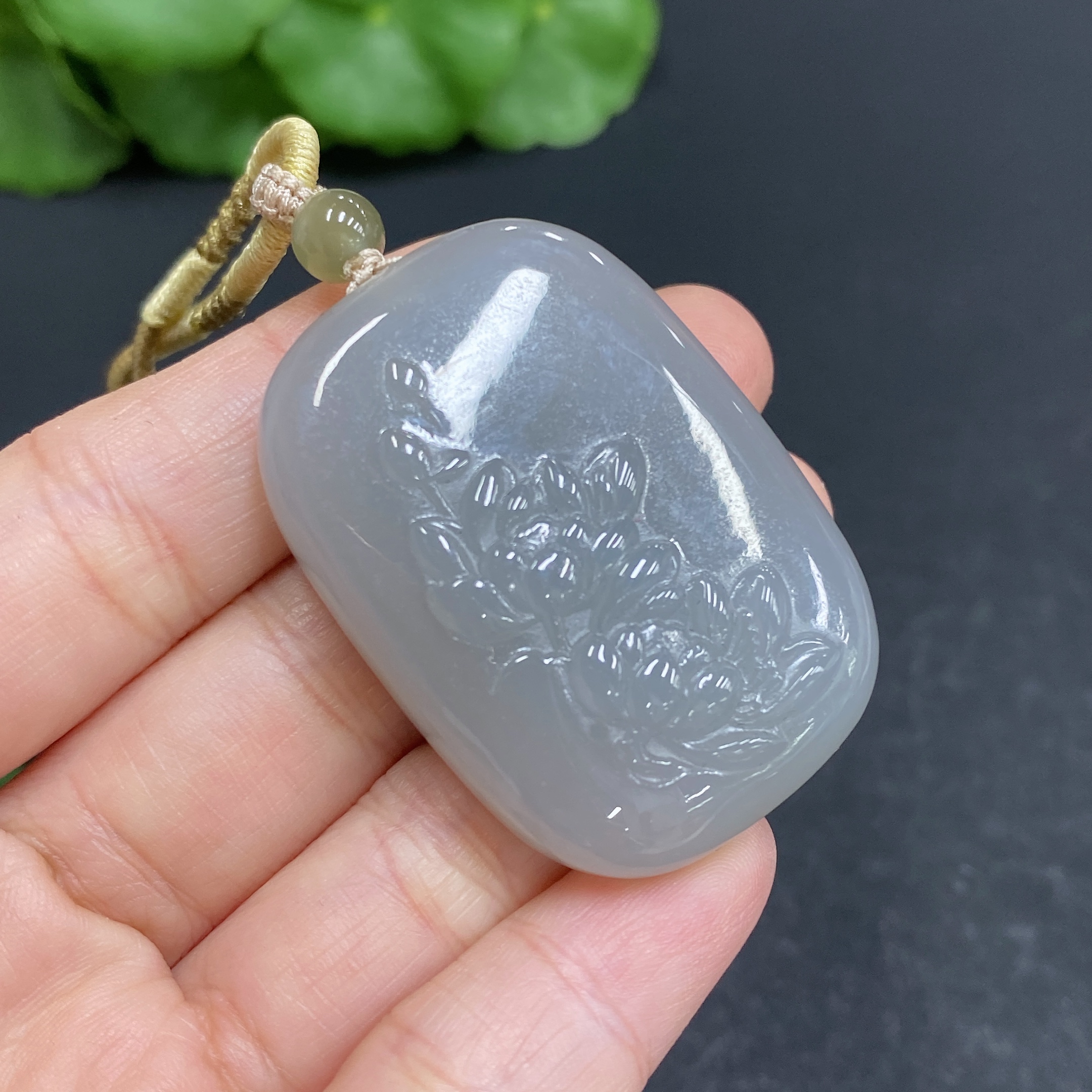 H33903998 Hetian Jade Pendant  Flourishing Flowers Symbolizing Wealth and Prosperity