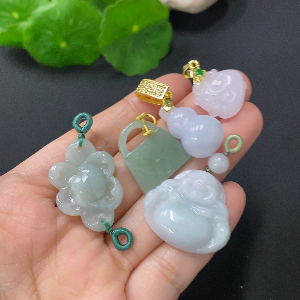 F30523894 Jadeite Pendant Sell as a Lot No Gold