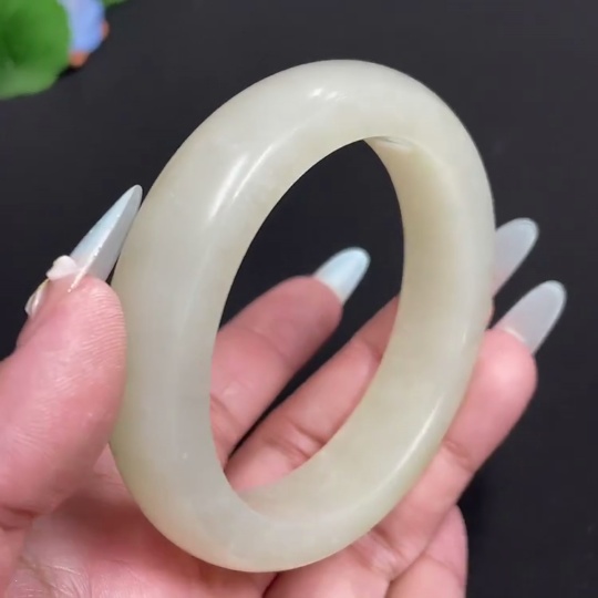 H31632631 Hetian Jade Round Bracelet (Size 57.2, Total Weight ~74.2g)