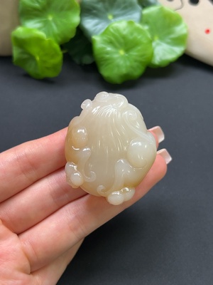 H41917467 和田玉灵猴献寿挂件 总重约45.4g