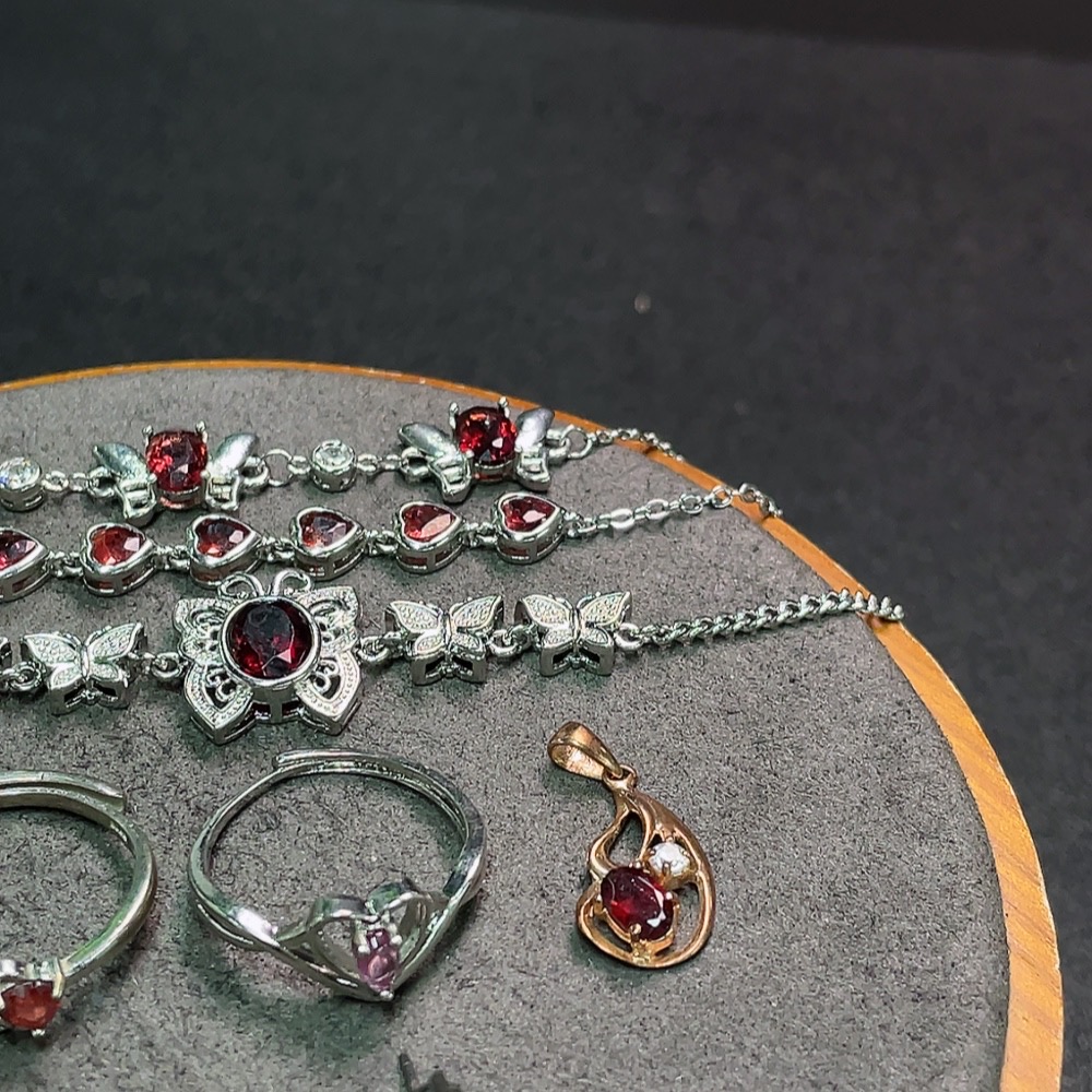 C34990011 Garnet Earrings + Pendant + Bracelet + Ring Adjustable Non-Gold Total Weight Approx. 23.17g Sell as a Lot