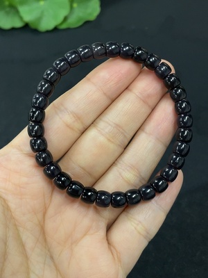 H46530853 和田玉手串    卡5.8mm左右    货品总重约11.8g