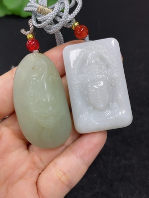 H46559789 和田玉挂件   瑞兽    莲花    货品总重约（含绳）42.5g    配珠非和田玉