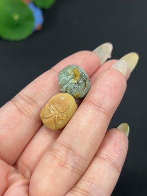 H42979456 阿拉善玛瑙挂件 花开富贵 含其他矿物成分 货品总重约6.4g