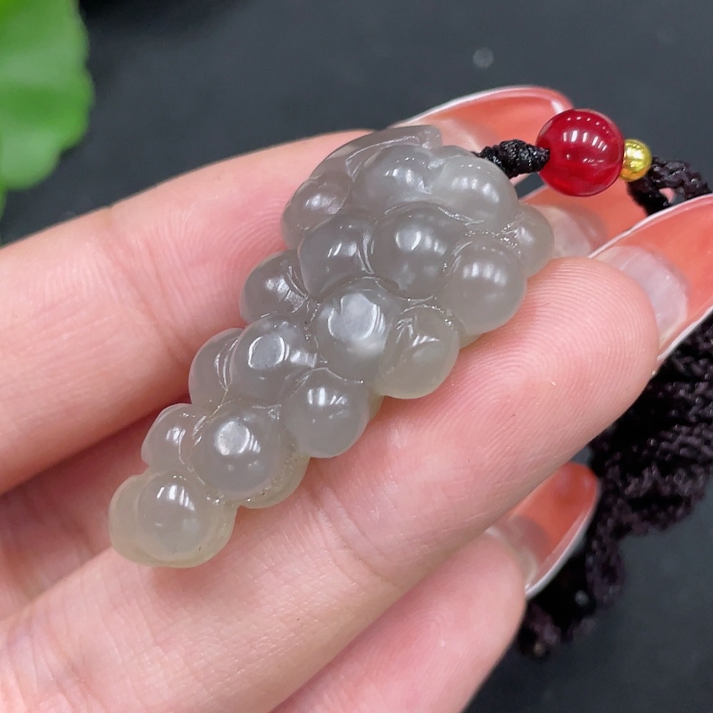 H34053549 Hetian Jade Pendant Grape