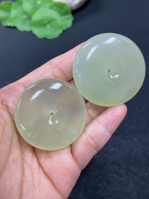 H42953722 岫玉（蛇纹石玉）挂件    平安扣    货品总重约61.9g