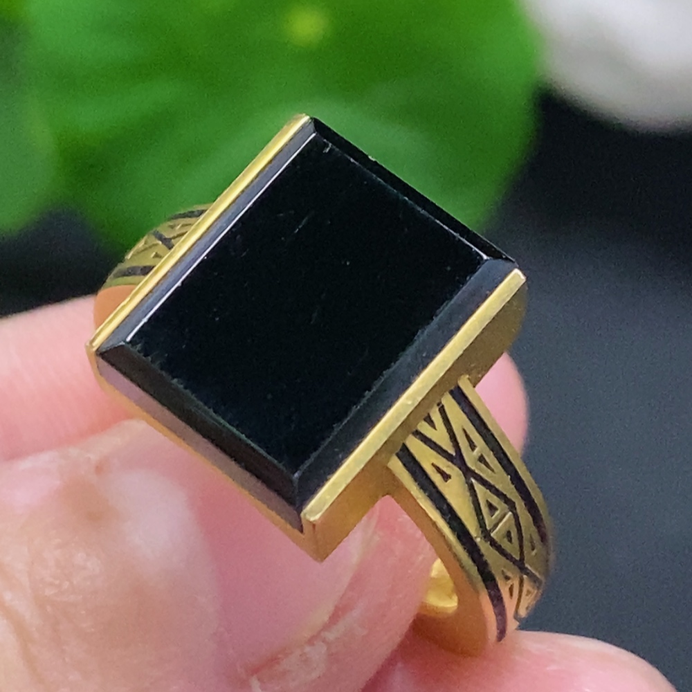 F33932430 Jadeite and 18K Gold Mounted Ring Size 17 Total Weight Approx. 8.4g