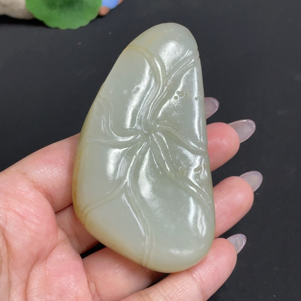 H33932205 Hetian Jade Handheld Ornament "Fortune Croaking In