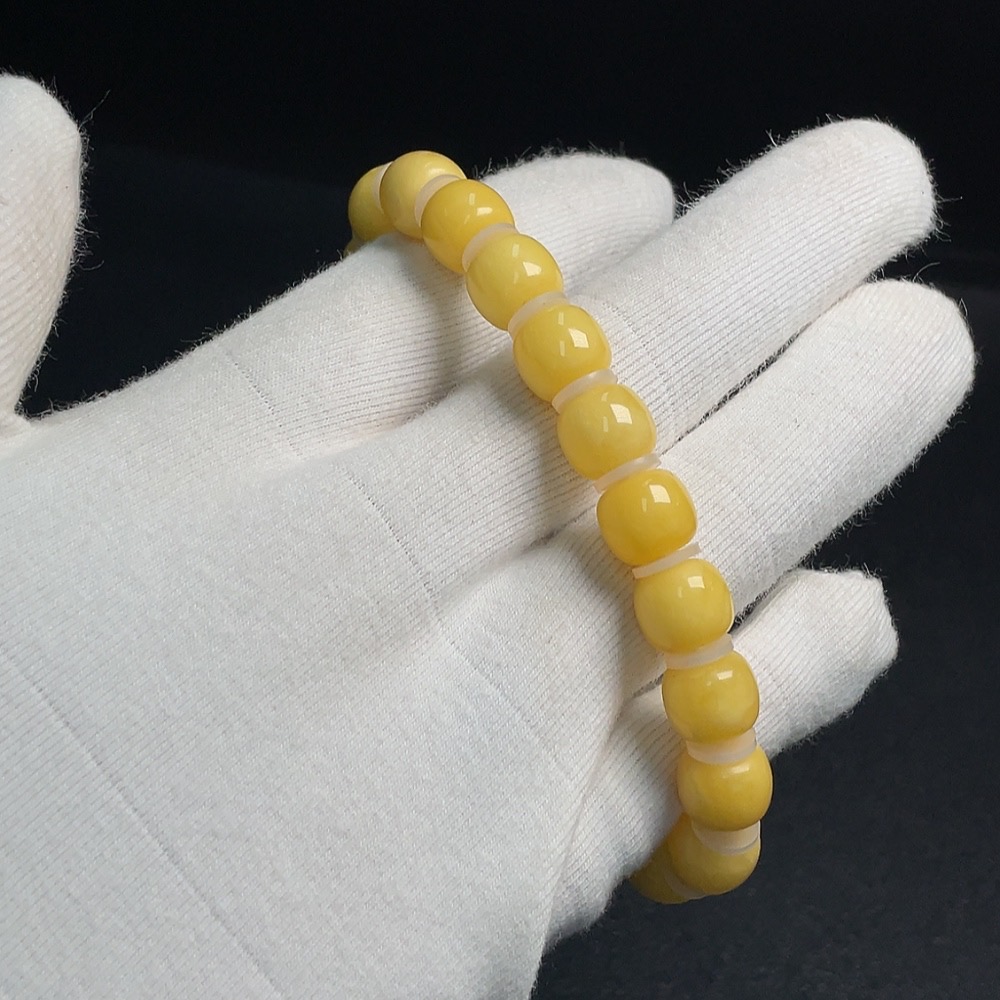 C30511672 Amber Beeswax Bracelet Approx. 9.6mm Total Weight Approx. 12.03g
