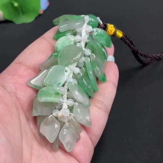 H31599232 African Emerald (Dulong Jade) Pendant