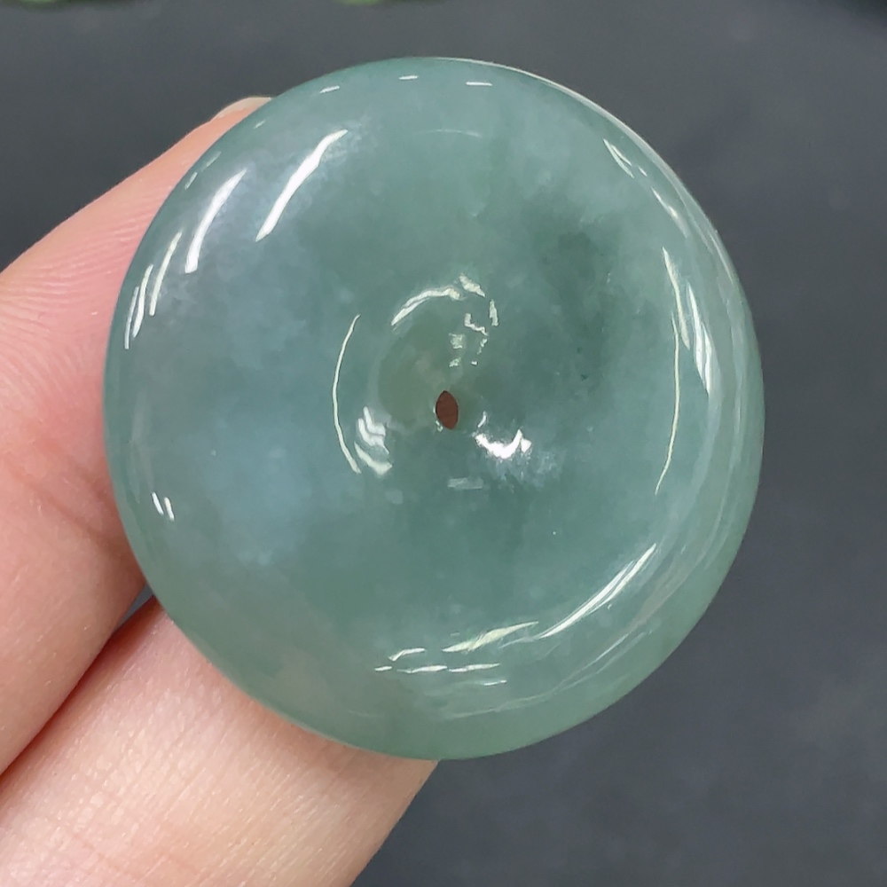 F20267740 Jadeite Peace Knot Pendant Total Weight 14.634g