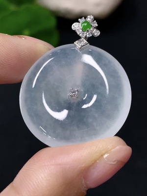 F29320346 Jadeite Pendant Peace Buckle with 18k Gold and Diamond Accents, Total Weight Approximately 8g