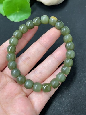 H41920210 和田玉手串   卡8.6mm左右    货品总重约27g 皮色成因未定