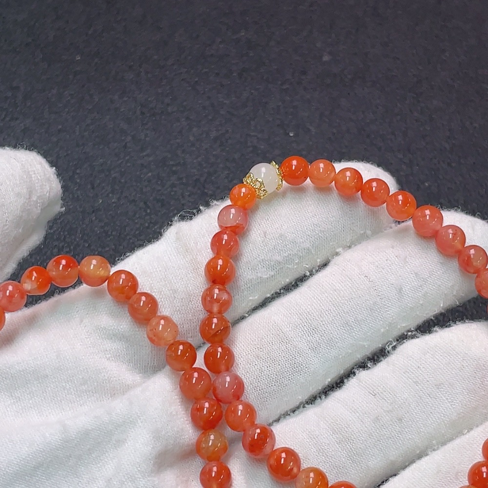 C34990444 South Red Agate Bracelet with Hetian Jade + Amber Beeswax, Non-Gold, Organic Matter Visible, Total Weight Approx. 16.75g, Sell as a Lot