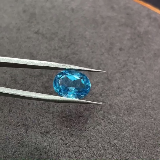 C33922853 Topaz Rough Stone, Color Origin Undetermined, Total Weight Approx. 3.285 Carats