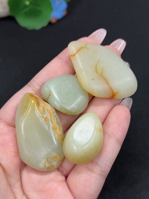 H46588199 和田玉 皮色成因未定 货品总重约62.5g