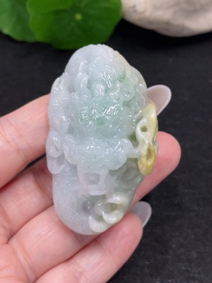 F33900046 Jadeite dragon pendant with a total weight of approximately 52.9 grams (yellow section's color origin undetermined)