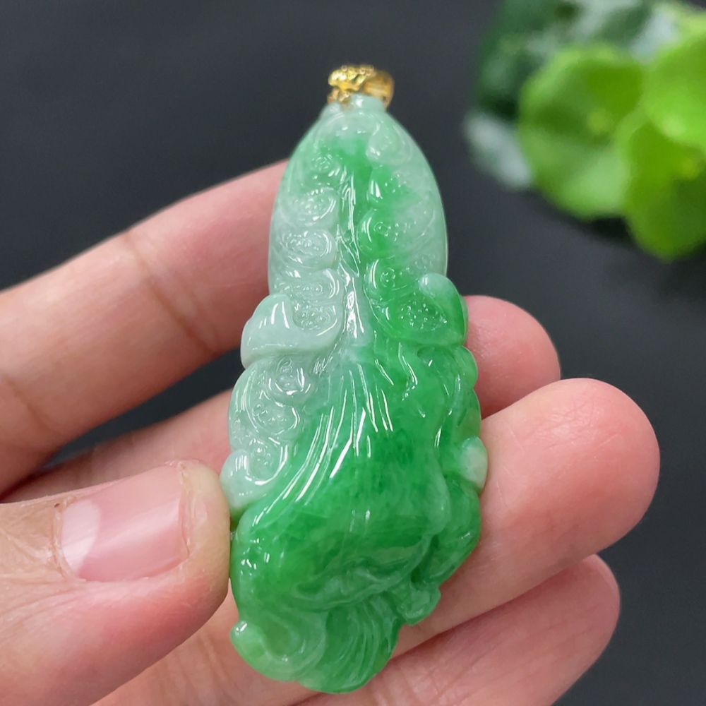 F32821188 Jadeite Cabbage Pendant with 18K Gold Clasp, Total Weight Approx. 21.7g