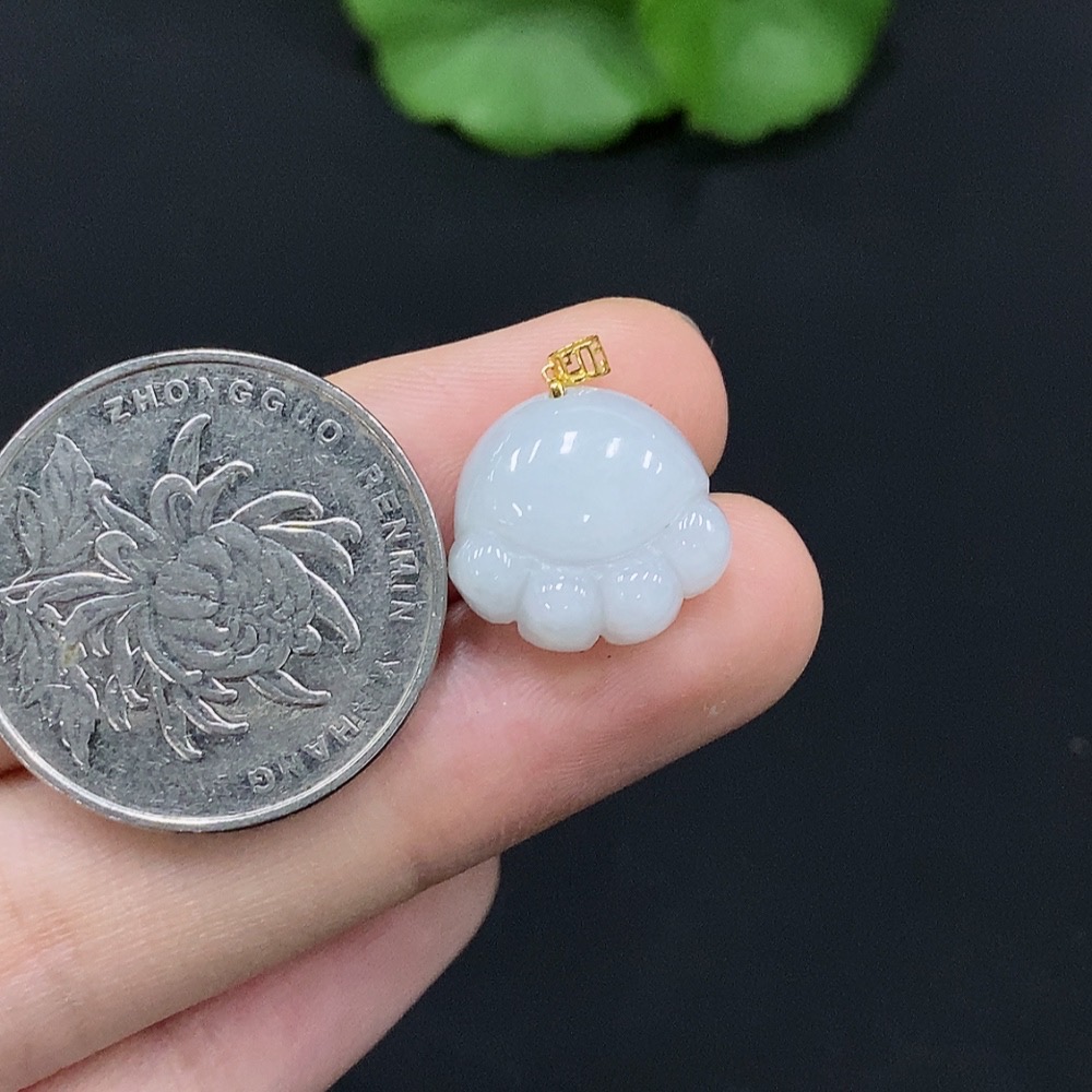 F28253701 Jadeite Pendant with 18K Gold Clasp Total Weight Approx. 2.19g