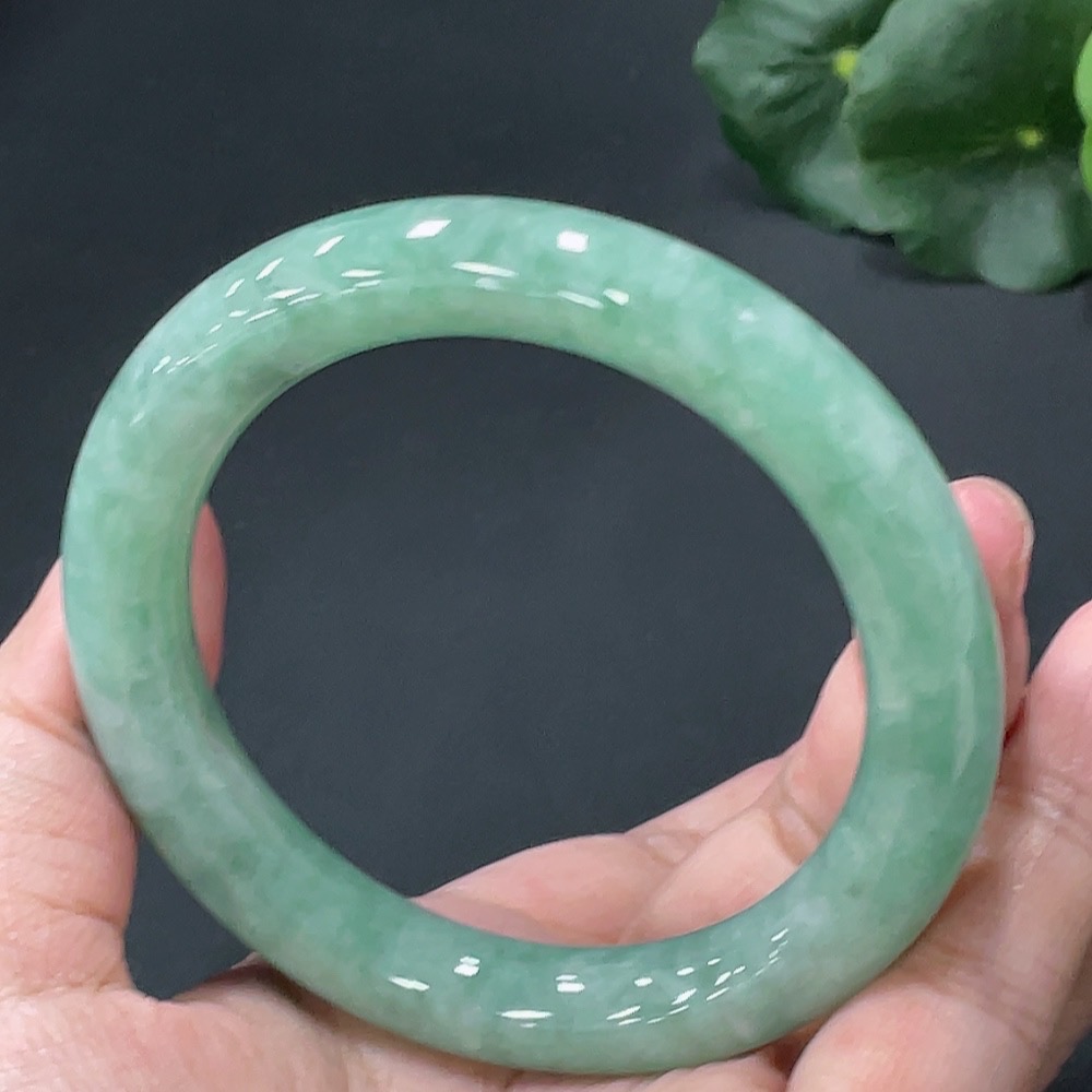 F18956833 JadeiteRound Bangle, Size 54.9, Total Weight 57.378g