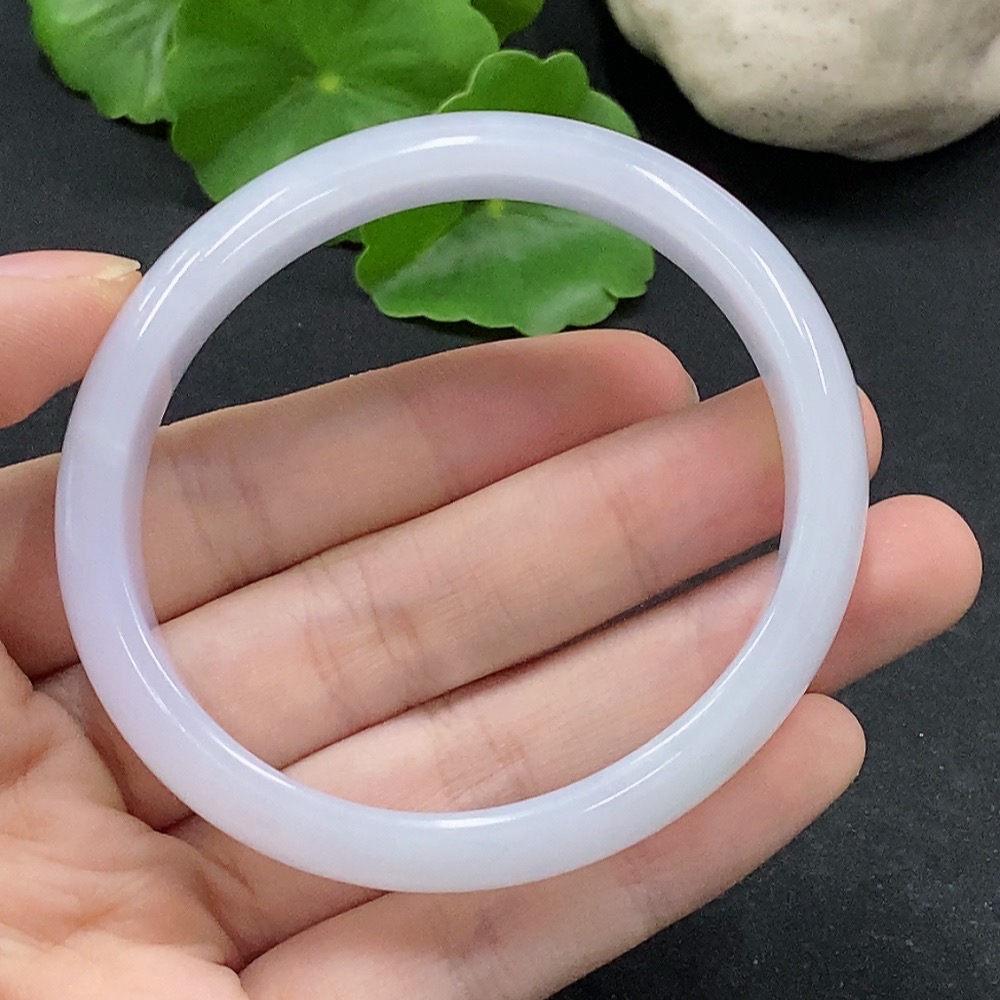 F33895097 Jadeite Imperial Concubine Bracelet Size 55.5/51.5 Total Weight Approx. 43.89g