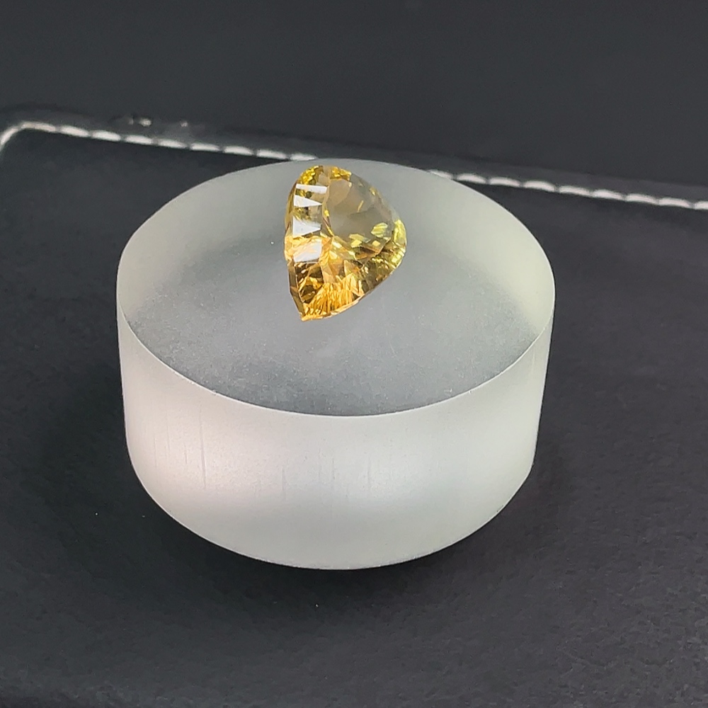 C22498444 Crystal Loose Stone Total Weight Approximately 7.955 Carats