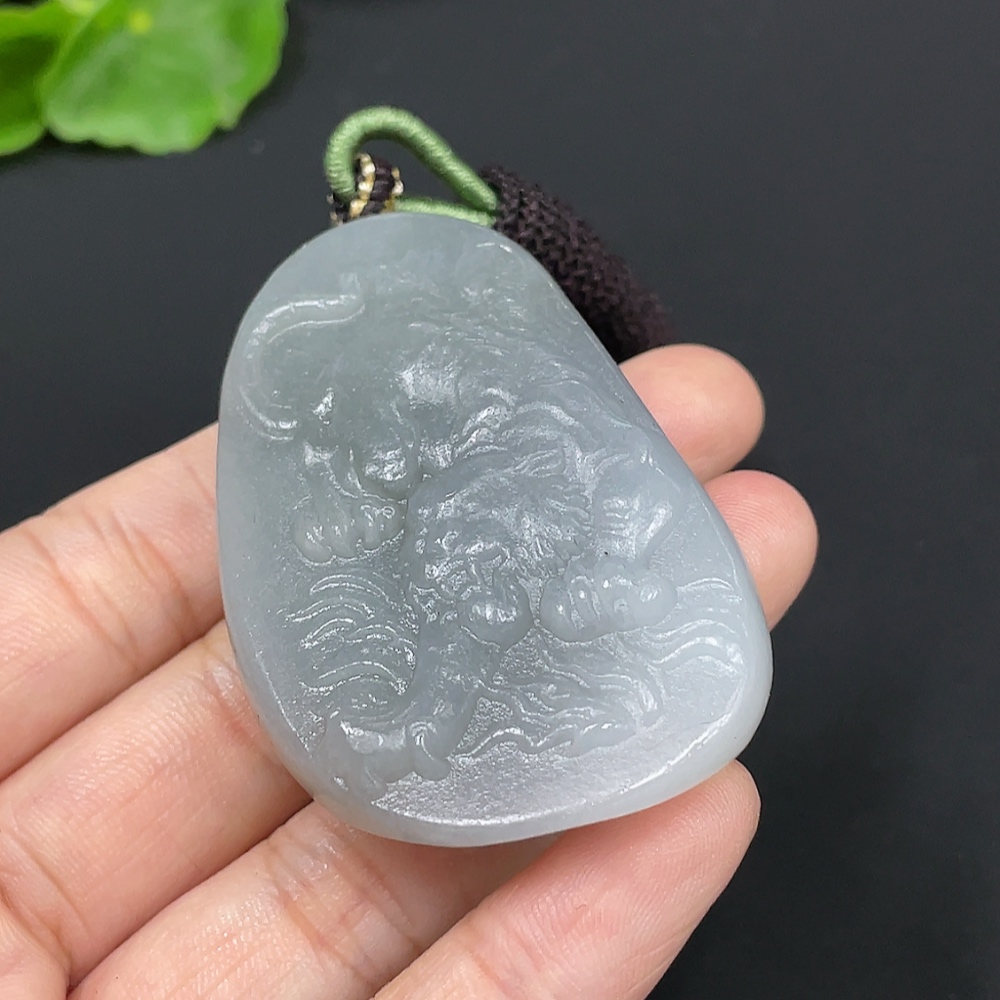 H27073349 Hetian Jade Pendant - Fierce Tiger Descending the Mountain