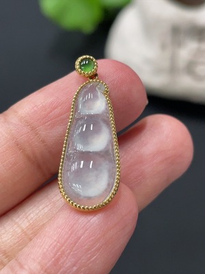 F30520074 Jadeite Lucky Bean Pendant Set in 18K Gold