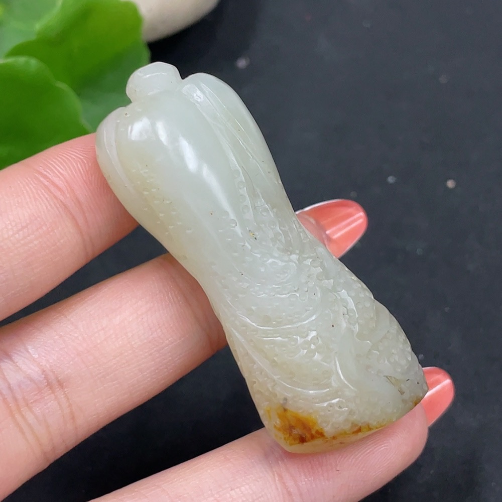 H34063482 Hetian Jade Pendant Chinese Cabbage Undetermined Skin Color Formation Total Weight Approximately 31.8g