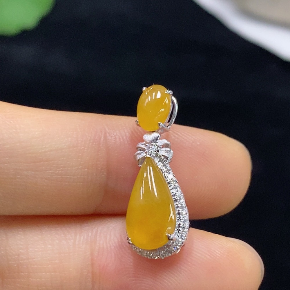 F32731367 Jadeite Inlaid Pendant 18k with Diamond Accent Total Weight Approx. 1.81g Color Origin Undetermined