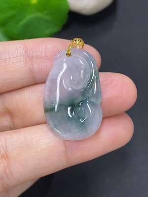F46615671 翡翠如意挂件 18k金扣头 货品总重量约3克