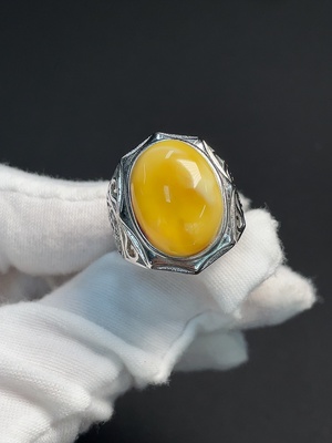 C42962716 琥珀蜜蜡戒指 非金 活口 货品总重约8.1克
