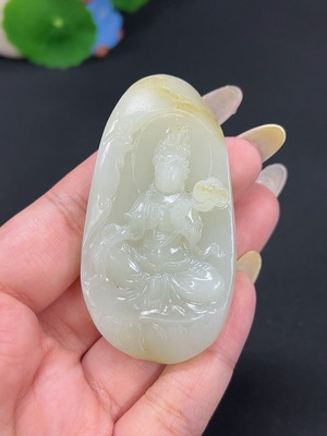 H41947103 和田玉挂件 观音 货品总重约62.3g 皮色成因未定