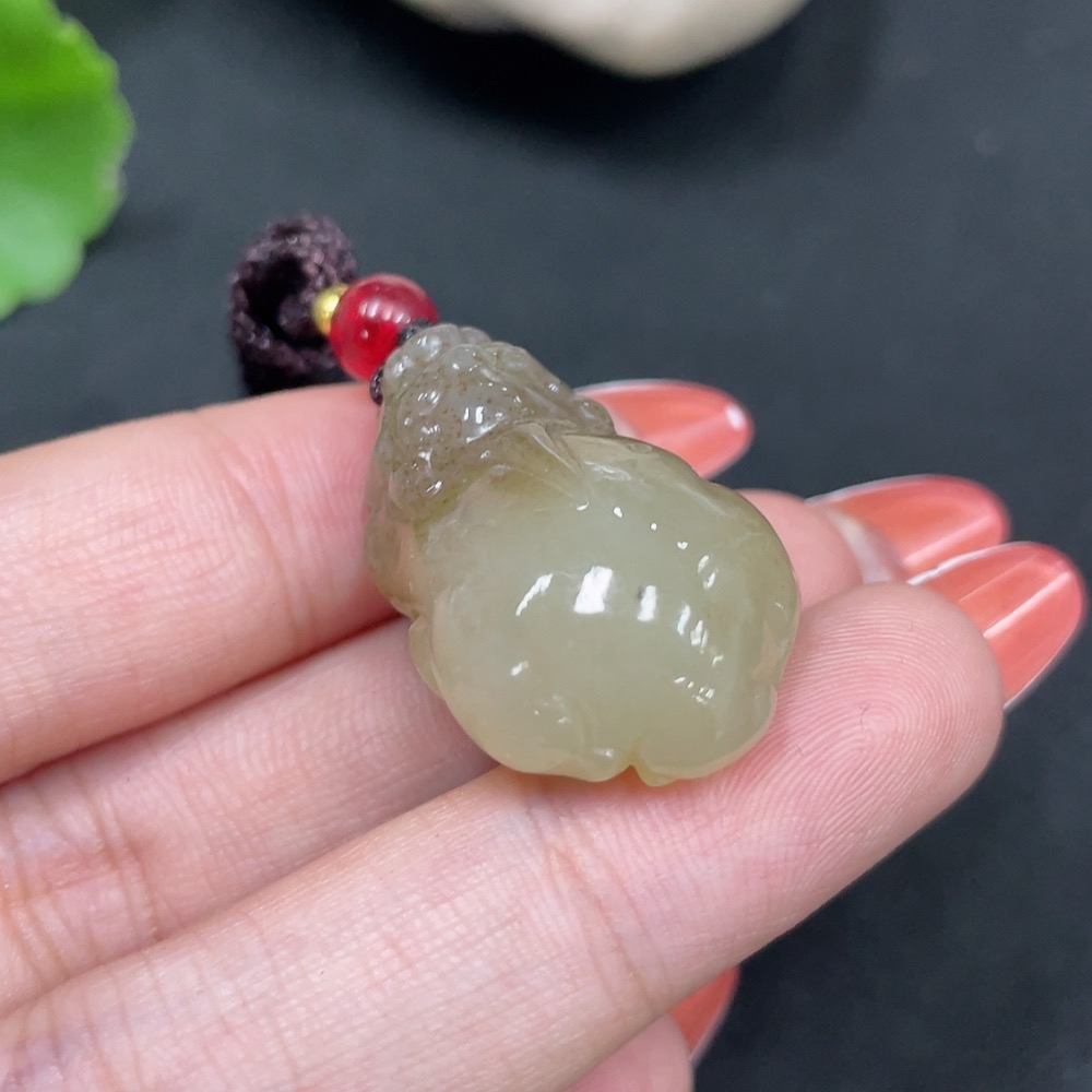 H34062657 Hetian Jade Pendant  Pi Xiu  Total Weight (with rope): 11.1g