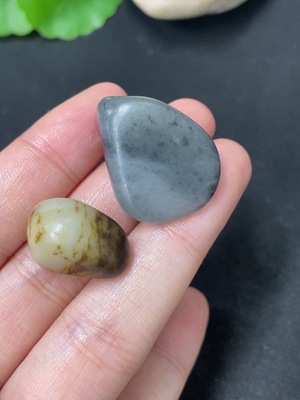 H41920316 和田玉    皮色成因未定  货品总重约14.5g