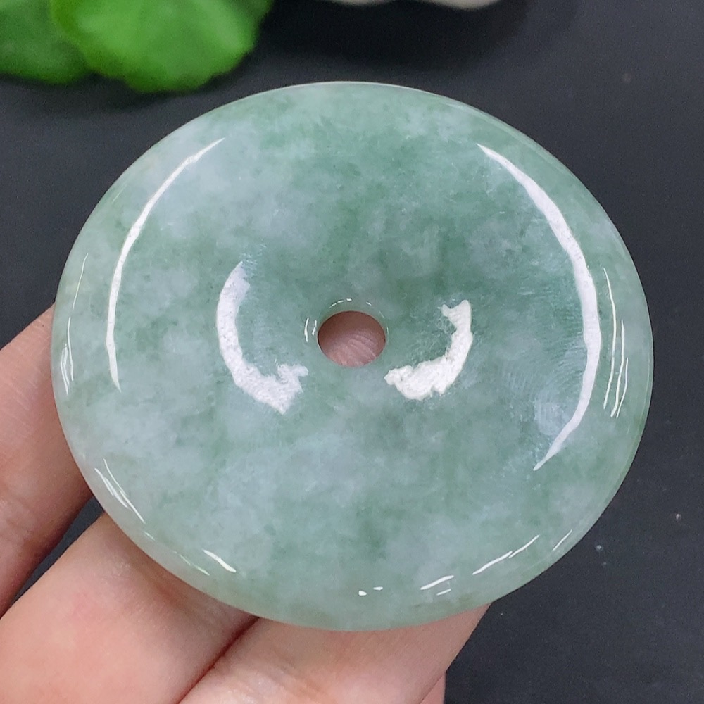 F24832909 JadeitePeace Knot, total weight approx. 43.9g