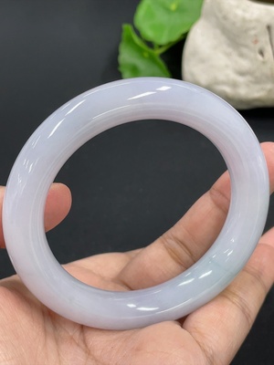 F42974160 翡翠圆条手镯 货品总重约67.37g 53.3圈口