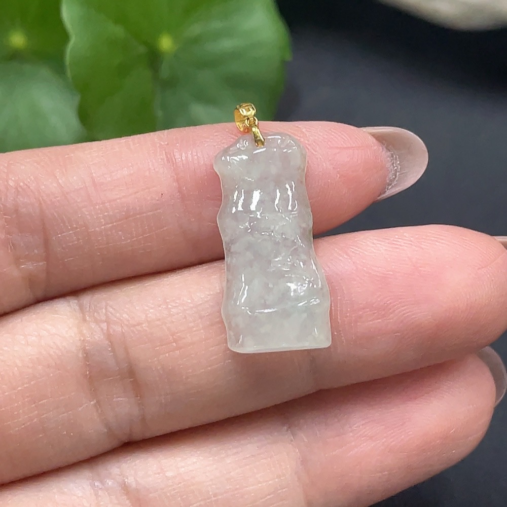 F19120975 Jadeite Bamboo Pendant with 18K Gold Clasp Total Weight 1.701g