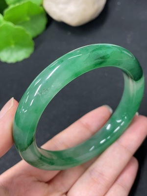 H42077397 非洲翠（独龙玉）正圈手镯  圈口60.2    货品总重约52.8g